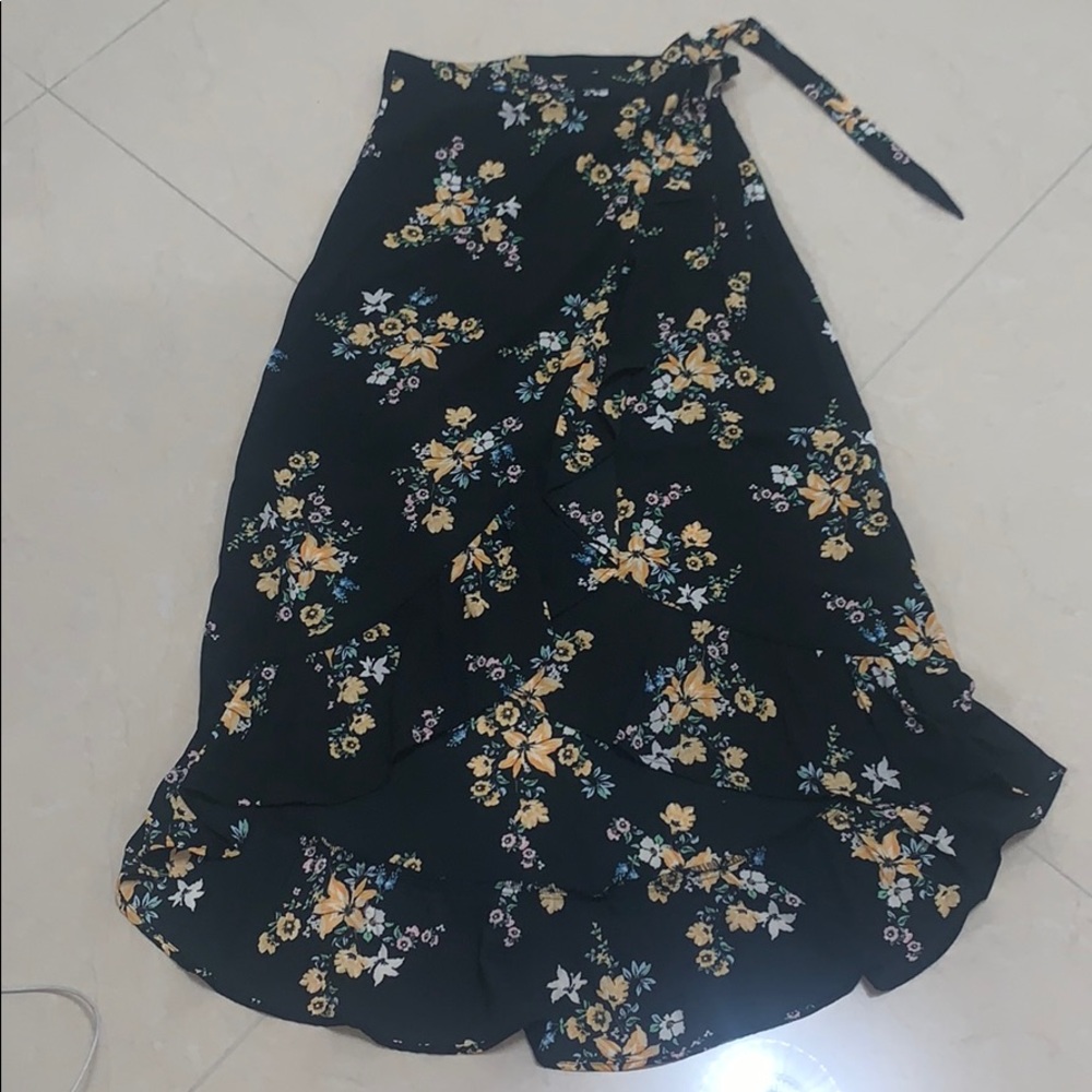 Black and Floral high-low stop skirt!